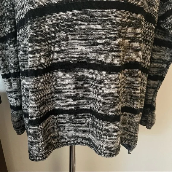 Eileen Fisher 100% linen striped dropped sleeve sweater grey black size large - Picture 2 of 12